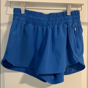 LULULEMON TRACKER SHORTS SIZE 6